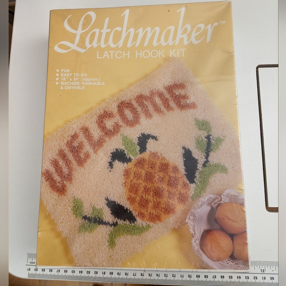 Sealed Vintage Latchmaker Latch Hook Kit no 89005 PINEAPPLE WELCOME, 18" x 24"